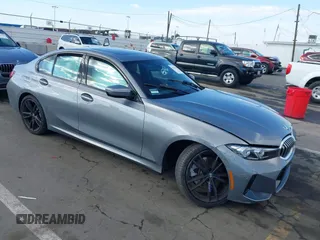 2024 BMW 3 Series 330i z VIN 3MW69FF03R8E55631, wystawiony jako IAAI lot #41425236 z przebiegiem 7 614 mil mil oraz . Historia ofert i sprzedaży dostępna na DreamBid. Obrazek 1.