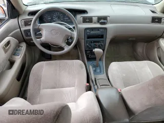 1998 Toyota Camry LE z VIN JT2BG28K7W0215608, wystawiony jako Copart lot #49919085 z przebiegiem 182 353 mil mil oraz Czysty tytuł • Clean title. Historia ofert i sprzedaży dostępna na DreamBid. Obrazek 8.