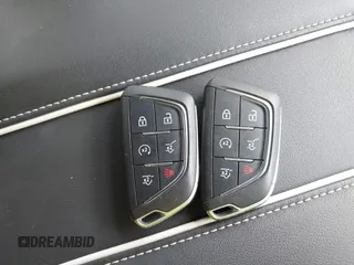 2021 Cadillac Escalade Premium Luxury z VIN 1GYS4BKL6MR453583, wystawiony jako IAAI lot #42129264 z przebiegiem 11 322 mil mil oraz . Historia ofert i sprzedaży dostępna na DreamBid. Obrazek 11.