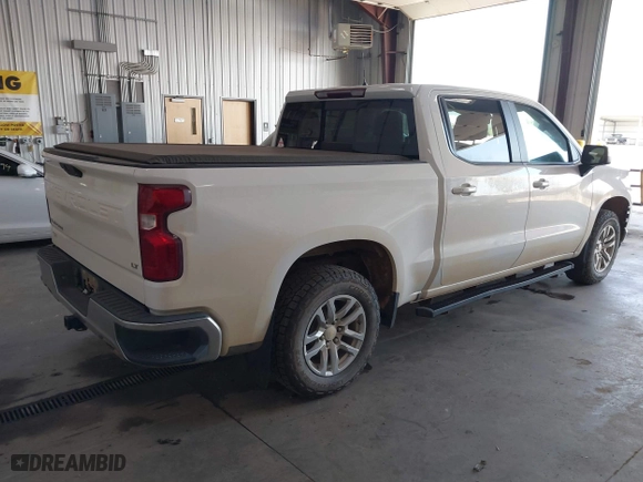 2019 Chevrolet Silverado 1500 LT with VIN 3GCUYDED1KG120689, listed as a IAAI auction lot 39880413 with 135 mi miles. Bid and sale history available at carsss.com. Image 4.