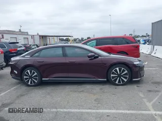 2023 Lucid Air Pure z VIN 50EA1PFA4PA006331, wystawiony jako IAAI lot #42213426 z przebiegiem 13 287 mil mil oraz . Historia ofert i sprzedaży dostępna na DreamBid. Obrazek 13.