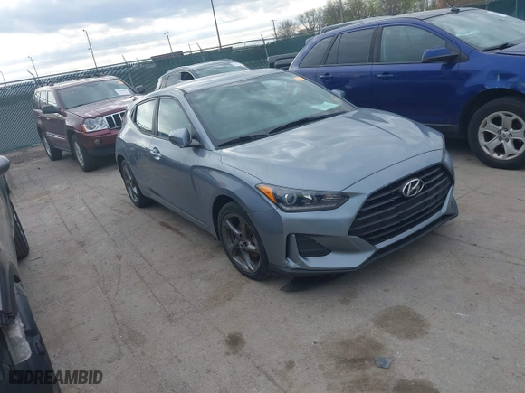 2019 Hyundai Veloster 2.0 with VIN KMHTG6AF0KU017161, listed as a IAAI auction lot 42104203 with 92,420 mi miles. Bid and sale history available at carsss.com. Image 1.
