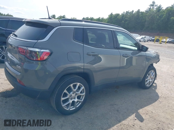 2023 Jeep Compass Latitude Lux z VIN 3C4NJDFN8PT531229, wystawiony jako IAAI lot #42383427 z przebiegiem 6 979 mil mil oraz . Historia ofert i sprzedaży dostępna na DreamBid. Obrazek 13.