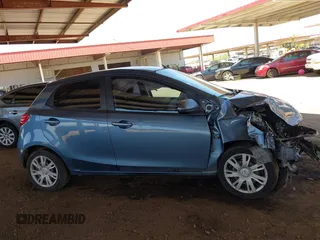 2014 Mazda 2 Sport z VIN JM1DE1KZ3E0172194, wystawiony jako IAAI lot #42305715 z przebiegiem 154 050 mil mil oraz . Historia ofert i sprzedaży dostępna na DreamBid. Obrazek 13.