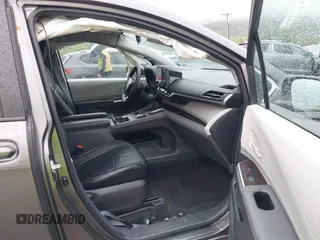 2023 Toyota Sienna LE z VIN 5TDKSKFC2PS103895, wystawiony jako IAAI lot #42366033 z przebiegiem 27 807 mil mil oraz . Historia ofert i sprzedaży dostępna na DreamBid. Obrazek 5.