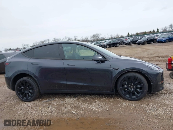 2025 Tesla Model Y Long Range with VIN 7SAYGDEEXSF266143, listed as a IAAI auction lot 41905813 with 776 mi miles and . Bid and sale history available at carsss.com. Image 14.
