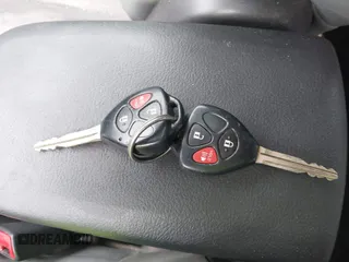 2010 Toyota Matrix S z VIN 2T1KE4EE3AC037850, wystawiony jako IAAI lot #42551754 z przebiegiem 206 353 mil mil oraz . Historia ofert i sprzedaży dostępna na DreamBid. Obrazek 11.