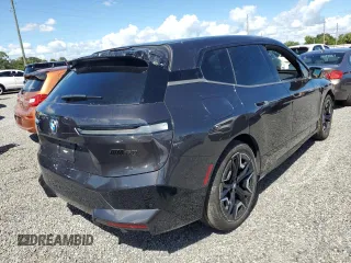 2024 BMW iX M60 z VIN WB533CF00RCN01751, wystawiony jako Copart lot #74145244 z przebiegiem 21 347 mil mil oraz Szkoda całkowita • Salvage title. Historia ofert i sprzedaży dostępna na DreamBid. Obrazek 3.
