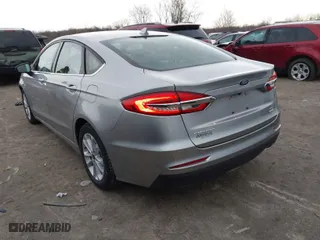 2020 Ford Fusion SE with VIN 3FA6P0HD6LR263357, listed as a IAAI auction lot 41933119 with 30,645 mi miles. Bid and sale history available at carsss.com. Image 3.