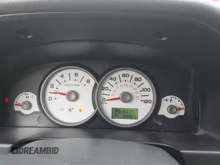 2006 Ford Escape XLT z VIN 1FMYU03136KA68913, wystawiony jako IAAI lot #42265822 z przebiegiem 129 401 mil mil oraz . Historia ofert i sprzedaży dostępna na DreamBid. Obrazek 7.