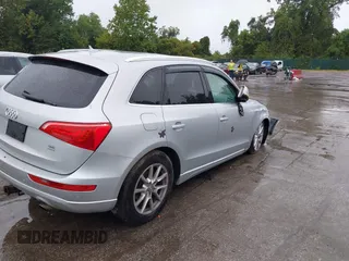 2010 Audi Q5 Premium with VIN WA1CKAFP0AA092895, listed as a IAAI auction lot 40445576 with 152,659 mi miles. Bid and sale history available at carsss.com. Image 4.