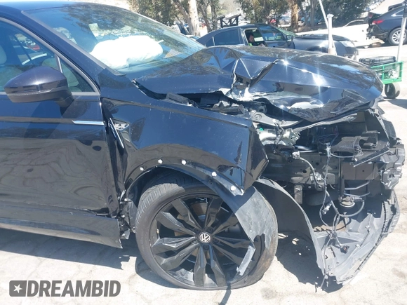 2021 Volkswagen Tiguan SE with VIN 3VV3B7AX0MM015825, listed as a IAAI auction lot 41955268 with 57,909 mi miles and . Bid and sale history available at DreamBid. Image 19.