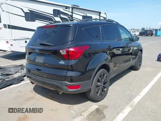2019 Ford Escape SE with VIN 1FMCU0GD4KUB29621, listed as a IAAI auction lot 42062095 with 137,807 mi miles. Bid and sale history available at carsss.com. Image 4.