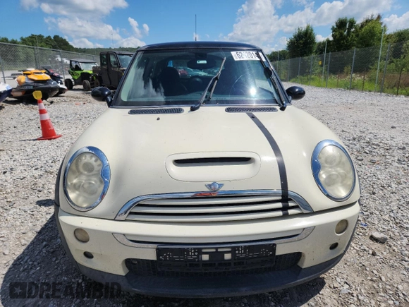 2006 MINI Hardtop S with VIN WMWRE33556TJ38543, listed as a Copart auction lot 62420145 with 105,656 mi miles and Salvage title. Bid and sale history available at DreamBid. Image 5.