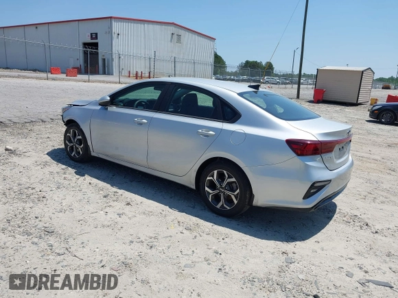 2019 Kia Forte LXS z VIN 3KPF24AD8KE024487, wystawiony jako IAAI lot #42138829 z przebiegiem 110 899 mil mil oraz . Historia ofert i sprzedaży dostępna na DreamBid. Obrazek 3.