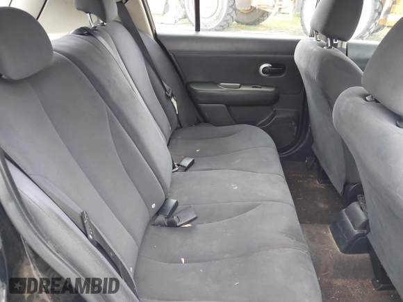 2009 Nissan Versa SL z VIN 3N1BC13E49L488417, wystawiony jako IAAI lot #41943795 z przebiegiem 221 010 mil mil oraz . Historia ofert i sprzedaży dostępna na DreamBid. Obrazek 8.