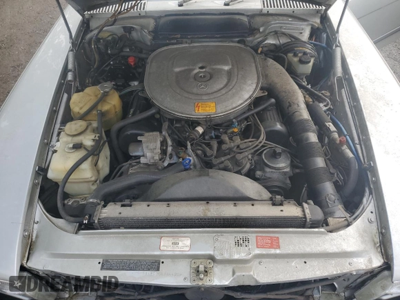 1986 Mercedes-Benz 560 SL z VIN WDBBA48D2GA044461, wystawiony jako Copart lot #65802964 z przebiegiem 128 074 mil mil oraz Czysty tytuł • Clean title. Historia ofert i sprzedaży dostępna na DreamBid. Obrazek 11.