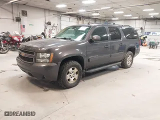 2010 Chevrolet Suburban LT with VIN 1GNUKJE36AR139025, listed as a IAAI auction lot 41311327 with 201,955 mi miles. Bid and sale history available at carsss.com. Image 17.