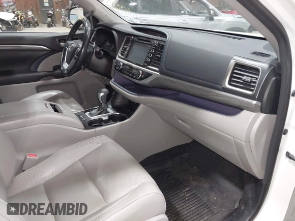2018 Toyota Highlander Limited z VIN 5TDDZRFH3JS827093, wystawiony jako IAAI lot #42181696 z przebiegiem 63 396 mil mil oraz . Historia ofert i sprzedaży dostępna na DreamBid. Obrazek 5.