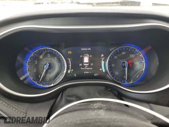 2020 Chrysler Pacifica Limited z VIN 2C4RC1GG6LR249971, wystawiony jako Copart lot #53976155 z przebiegiem 47 304 mil mil oraz Szkoda całkowita • Salvage title. Historia ofert i sprzedaży dostępna na DreamBid. Obrazek 9.