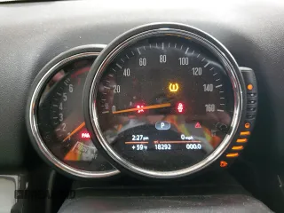 2017 MINI Countryman Cooper with VIN WMZYS7C37H3B62622, listed as a Copart auction lot 76171504 with 18,292 mi miles and Salvage Title. Bid and sale history available at carsss.com. Image 9.