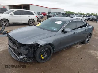 2018 Volvo S90 Momentum z VIN LVY982AK1JP025728, wystawiony jako IAAI lot #41930159 z przebiegiem 80 056 mil mil oraz . Historia ofert i sprzedaży dostępna na DreamBid. Obrazek 18.