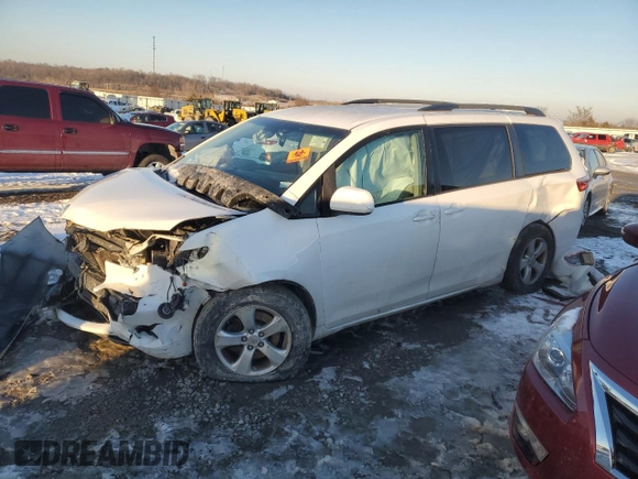 2015 Toyota Sienna LE AAS with VIN 5TDKK3DC6FS587173, listed as a Copart auction lot 45931635 with 0 mi miles and Non Repairable. Bid and sale history available at carsss.com. Image 1.