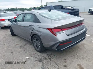 2024 Hyundai Elantra SEL с VIN KMHLM4DG1RU677138, выставлен на аукционе IAAI как лот 42788855 с пробегом 36 696 миль миль и . История ставок и продаж доступна на DreamBid. Изображение 3.