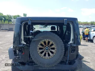 2017 Jeep Wrangler Unlimited Rubicon Recon with VIN 1C4BJWFG7HL525709, listed as a IAAI auction lot 42569577 with 119,560 mi miles and . Bid and sale history available at DreamBid. Image 16.