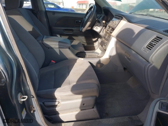 2008 Honda Pilot SE with VIN 5FNYF28308B019298, listed as a IAAI auction lot 41352461 with 283,806 mi miles. Bid and sale history available at carsss.com. Image 5.
