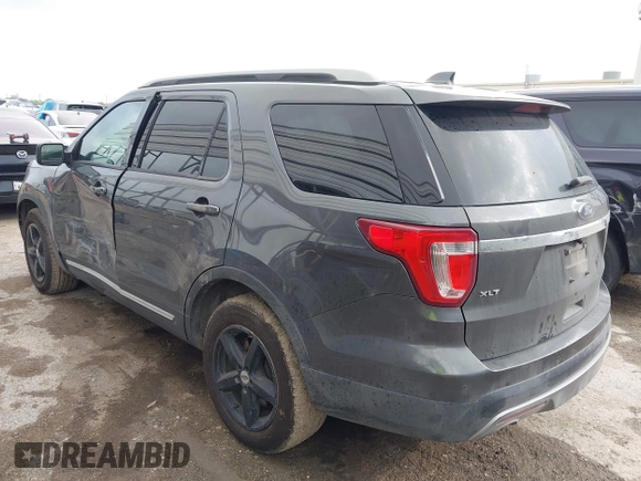2017 Ford Explorer XLT z VIN 1FM5K7D84HGD53414, wystawiony jako IAAI lot #42083416 z przebiegiem 97 279 mil mil oraz . Historia ofert i sprzedaży dostępna na DreamBid. Obrazek 3.