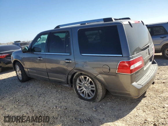 2011 Lincoln Navigator z VIN 5LMJJ2H58BEJ01847, wystawiony jako Copart lot #81804584 z przebiegiem 177 445 mil mil oraz Szkoda całkowita • Salvage title. Historia ofert i sprzedaży dostępna na DreamBid. Obrazek 2.