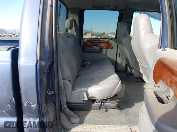 2004 Ford F-350 XL z VIN 1FTSW31P24EC41068, wystawiony jako IAAI lot #41962988 z przebiegiem 145 562 mil mil oraz . Historia ofert i sprzedaży dostępna na DreamBid. Obrazek 8.