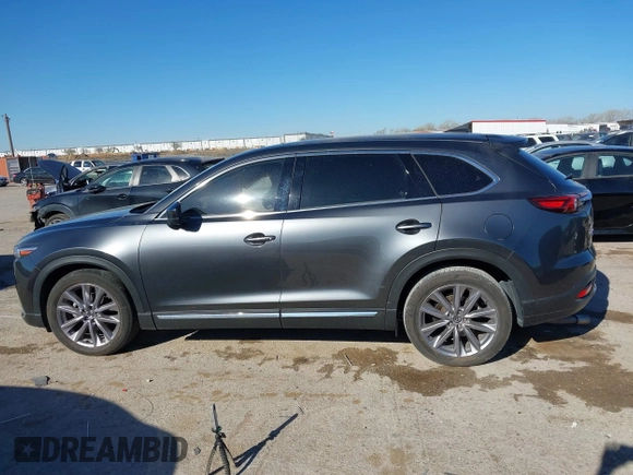 2023 Mazda CX-9 Carbon Edition z VIN JM3TCBDY2P0633889, wystawiony jako IAAI lot #41804791 z przebiegiem 20 454 mil mil oraz . Historia ofert i sprzedaży dostępna na DreamBid. Obrazek 14.