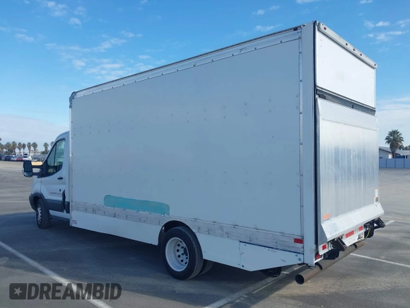 2016 Ford Transit z VIN 1FDBF9ZMXGKA85344, wystawiony jako IAAI lot #41567414 z przebiegiem 148 049 mil mil oraz . Historia ofert i sprzedaży dostępna na DreamBid. Obrazek 3.
