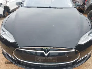2014 Tesla Model S 60 z VIN 5YJSA1H10EFP34137, wystawiony jako IAAI lot #42311565 z przebiegiem Nie podano mil oraz . Historia ofert i sprzedaży dostępna na DreamBid. Obrazek 10.
