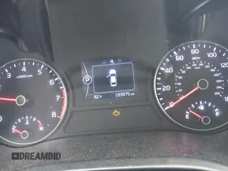2017 Kia Optima LX z VIN 5XXGT4L36HG152832, wystawiony jako IAAI lot #42445597 z przebiegiem 183 875 mil mil oraz . Historia ofert i sprzedaży dostępna na DreamBid. Obrazek 7.