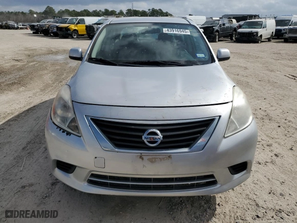2014 Nissan Versa S Plus with VIN 3N1CN7AP2EL811542, listed as a Copart auction lot 43916945 with 121,994 mi miles and Clean Title. Bid and sale history available at carsss.com. Image 5.