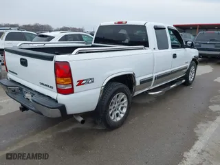 2001 Chevrolet Silverado 1500 LS with VIN 2GCEK19T811301866, listed as a IAAI auction lot 41695144 with 90,481 mi miles. Bid and sale history available at carsss.com. Image 4.