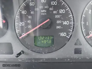 2002 Volvo S60 with VIN YV1RS58D322119152, listed as a IAAI auction lot 41104616 with 132,133 mi miles. Bid and sale history available at carsss.com. Image 7.