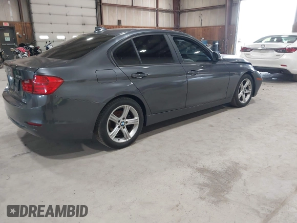 2013 BMW 3 Series 328i xDrive с VIN WBA3B5G50DNP40353, выставлен на аукционе IAAI как лот 42425411 с пробегом 112 879 миль миль и . История ставок и продаж доступна на DreamBid. Изображение 4.