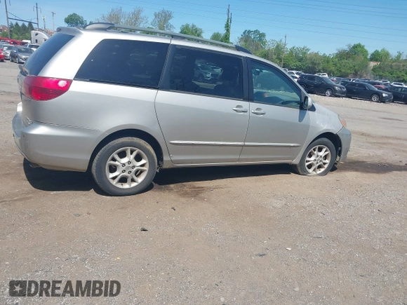 2004 Toyota Sienna XLE with VIN 5TDBA22C64S025481, listed as a IAAI auction lot 42140330 with 167,124 mi miles. Bid and sale history available at carsss.com. Image 4.
