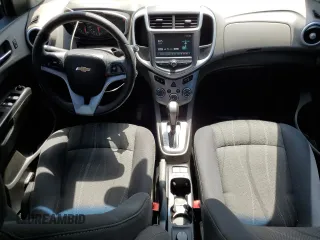 2017 Chevrolet Sonic LT z VIN 1G1JD5SH1H4105037, wystawiony jako Copart lot #61663635 z przebiegiem 127 876 mil mil oraz Szkoda całkowita • Salvage title. Historia ofert i sprzedaży dostępna na DreamBid. Obrazek 8.