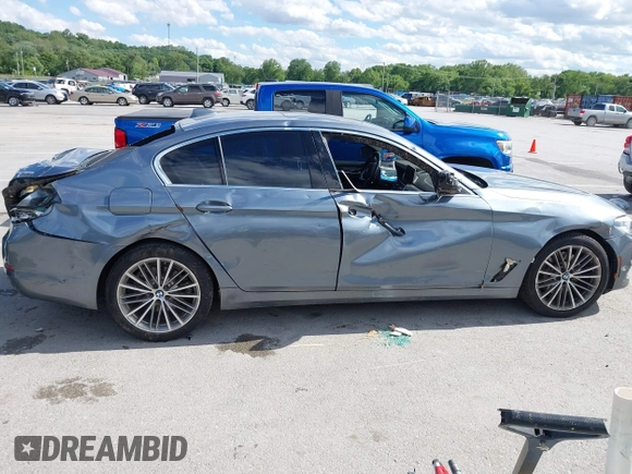 2019 BMW 5 Series 530i xDrive z VIN WBAJA7C51KWW12626, wystawiony jako IAAI lot #42335449 z przebiegiem 71 798 mil mil oraz . Historia ofert i sprzedaży dostępna na DreamBid. Obrazek 13.