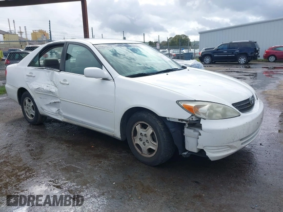 2002 Toyota Camry XLE z VIN 4T1BF30KX2U035422, wystawiony jako IAAI lot #41762363 z przebiegiem 220 465 mil mil oraz . Historia ofert i sprzedaży dostępna na DreamBid. Obrazek 1.