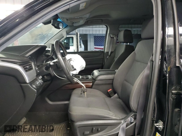 2017 GMC Yukon XL SLE with VIN 1GKS2FKC4HR239897, listed as a Copart auction lot 83891514 with 103,839 mi miles and Salvage Title. Bid and sale history available at carsss.com. Image 7.