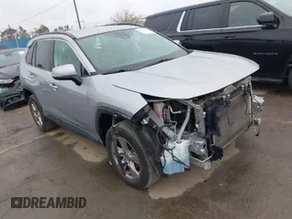 2022 Toyota RAV4 XLE with VIN 2T3P1RFV8NW255002, listed as a IAAI auction lot 41725332 with 67,700 mi miles. Bid and sale history available at carsss.com. Image 1.
