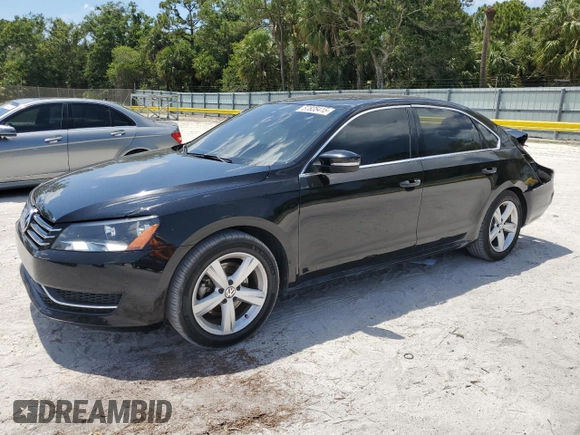 2014 Volkswagen Passat SE z VIN 1VWBT7A34EC077166, wystawiony jako Copart lot #57835415 z przebiegiem 121 814 mil mil oraz Szkoda całkowita • Salvage title. Historia ofert i sprzedaży dostępna na DreamBid. Obrazek 1.