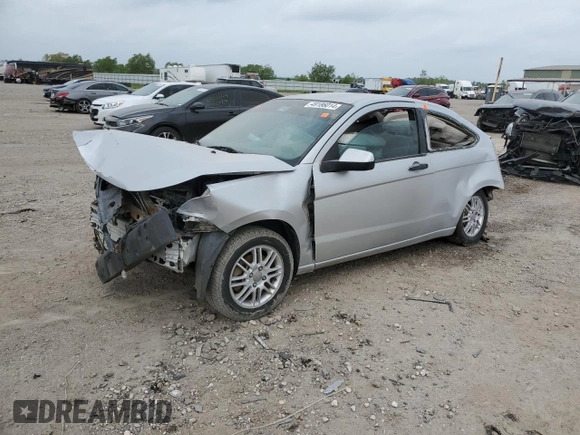 2008 Ford Focus SE z VIN 1FAHP33N98W188619, wystawiony jako Copart lot #49186014 z przebiegiem 139 888 mil mil oraz Szkoda całkowita • Salvage title. Historia ofert i sprzedaży dostępna na DreamBid. Obrazek 1.