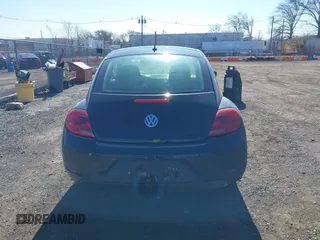 2015 Volkswagen Beetle Fleet Edition z VIN 3VWF17AT6FM645215, wystawiony jako IAAI lot #41906754 z przebiegiem 154 093 mil mil oraz . Historia ofert i sprzedaży dostępna na DreamBid. Obrazek 16.